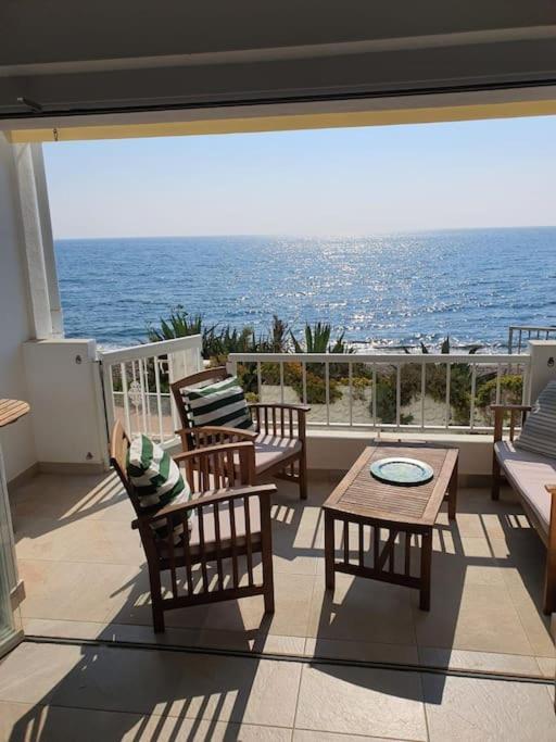 Front Mer - Sublime Appartement Moderne Et Confortable Estepona Buitenkant foto